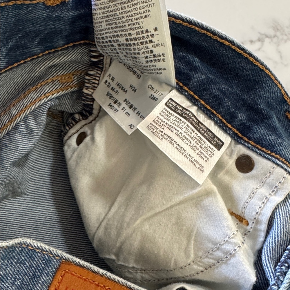 LEVIS Wedgie Straight 26 - Picture 9 of 15